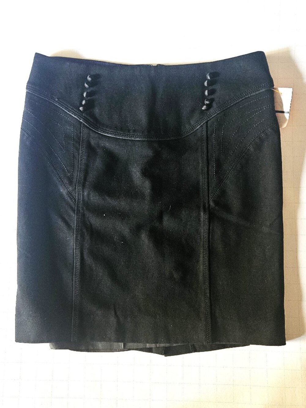 Chic Black Lined Sze M High-Waisted Pencil Mini Skirt with Curved Waist Yoke